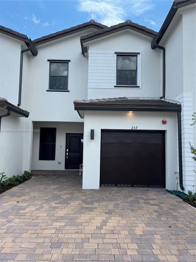 0 - 257 Sw 159 Court, Townhouse with 3 bedrooms, 2 bathrooms and null parking in Pembroke Pines FL | Image 1