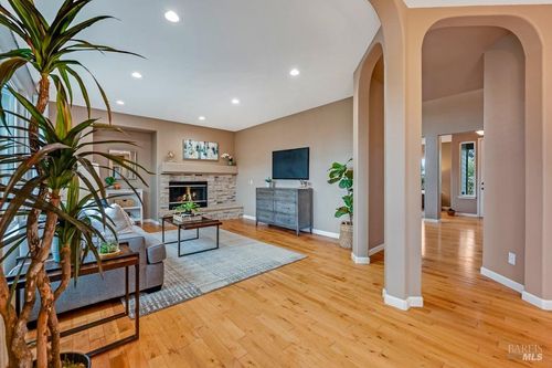 7580 Meadowlark Dr, Sebastopol, CA, 95472-4434 | Card Image