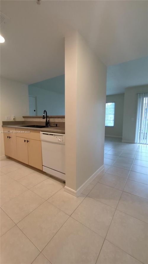 apt-106-4220 San Marino Blvd, West Palm Beach, FL, 33409-7716 | Card Image