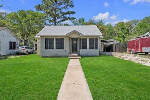 3017 Pueblo Trl, Lake Worth, TX, 76135-3850 | Card Image