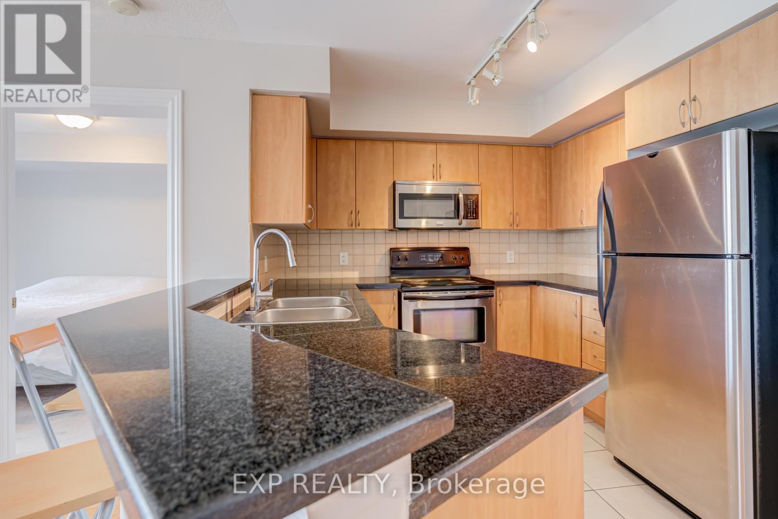 Residential in Toronto (Clanton Park) 4