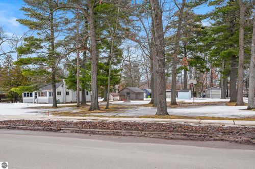 319 Fair St, Traverse City, MI, 49686-2912 | Card Image