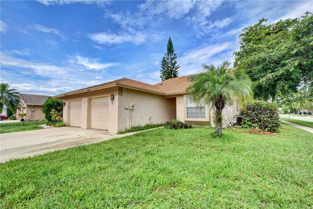 Residential Lease in Lake Worth 3