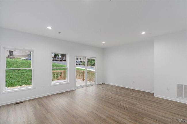 Model photos of townhomes. | Image 9