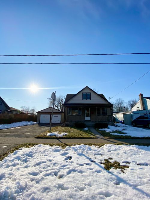 18 Pietz Ave, Welland, ON, L3C1Z4 | Card Image