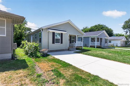 11082 Maxwell Ave, Warren, MI, 48089-2452 | Card Image