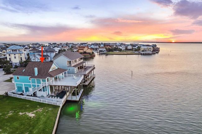 1640 Windsong Way, House other with 3 bedrooms, 5 bathrooms and 2 parking in Tiki Island TX | Image 41