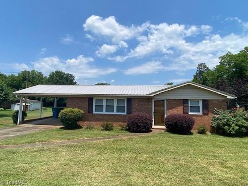 92 W Noell Ave, Denton, NC, 27239-6547 | Card Image