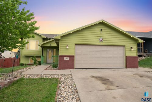 1204 N Mossy Oak Ave, Sioux Falls, SD, 57103-6720 | Card Image