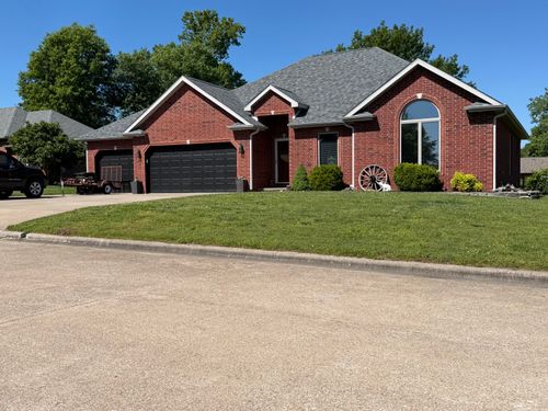 1685 S Hedgewood Dr, Bolivar, MO, 65613-2769 | Card Image