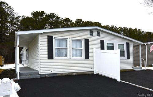 65A Village Cir W, Manorville, NY, 11949-9613 | Card Image