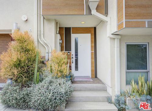 1045 Manzanita St, LOS ANGELES, CA, 90029-3011 | Card Image