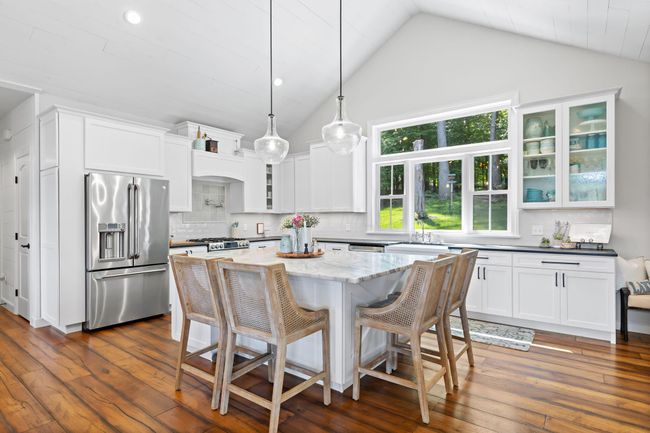 Stainless Steel appliances | Image 23
