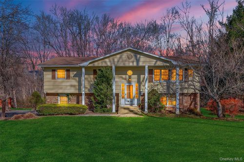 38 E Mayer Dr, Suffern, NY, 10901-3421 | Card Image