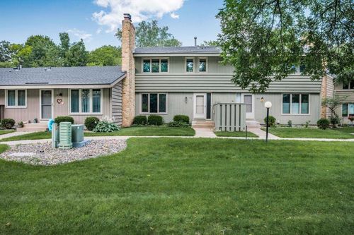 182 Windsor Ct, New Brighton, MN, 55112-3368 | Card Image