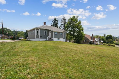 2005 Pennsylvania Ave, Irwin, PA, 15642-3948 | Card Image