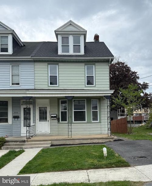 202 E Cumberland Rd, ENOLA, PA, 17025-2511 | Card Image