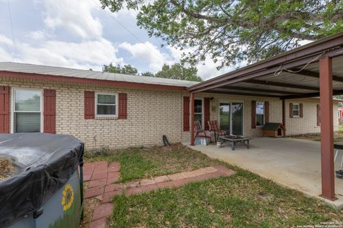 865 Verdi Rd, Pleasanton, TX, 78064-6443 | Card Image