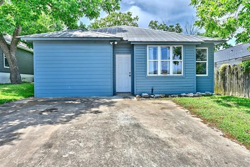 213 N Austin St, Brenham, TX, 77833-3130 | Card Image