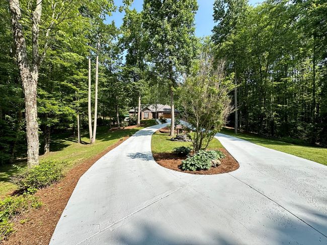 23677 Archery Range Rd, House other with 3 bedrooms, 3 bathrooms and 4 parking in Bristol VA | Image 23