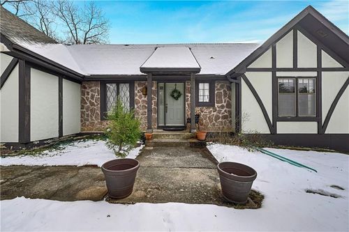 7120 Black Bob Dr, Stilwell, KS, 66085-9488 | Card Image