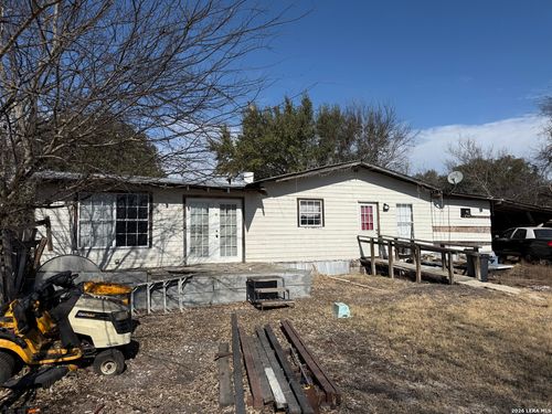 110 County Road 4637, Hondo, TX, 78861-5809 | Card Image