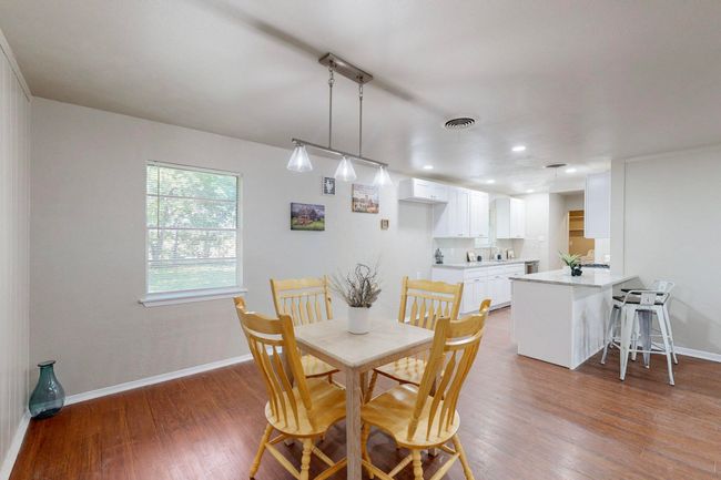 128 Se Gardens Blvd, House other with 3 bedrooms, 2 bathrooms and null parking in Burleson TX | Image 14