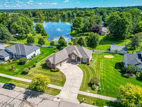 1501 Silver Pond, Davison, MI, 48423-7800 | Card Image