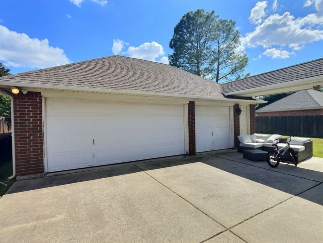 Garage with fence | Image 10