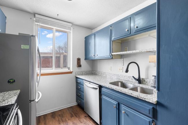 Dishwasher, water and hot water included with HAO | Image 8