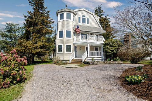 18 Lugger St, Jamestown, RI, 02835-2378 | Card Image