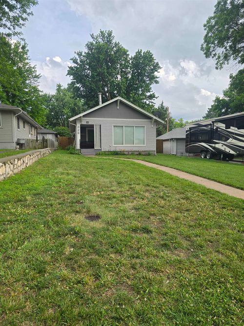 328 W 13th St, Concordia, KS, 66901-4702 | Card Image