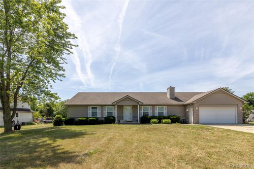 27750 Bell Rd, New Boston, MI, 48164-8607 | Card Image
