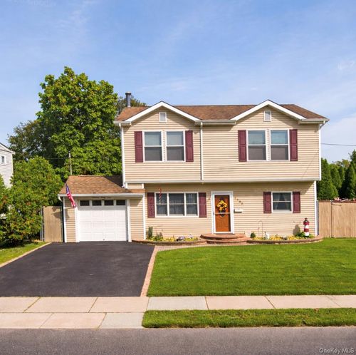 1433 Manatuck Boulevard, Islip, NY, 11706 | Card Image
