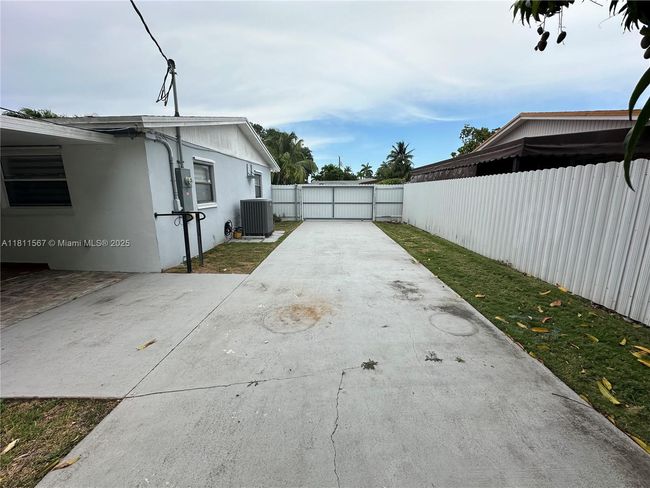 15640 - 15640 Sw 102 Nd Pl, House other with 3 bedrooms, 2 bathrooms and null parking in Miami FL | Image 25