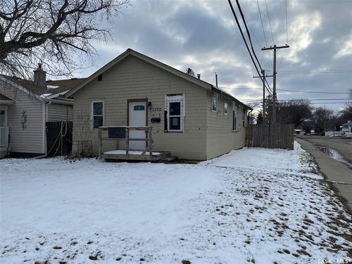 1100 Fort Street, Regina, SK, S4T5R7 | Card Image