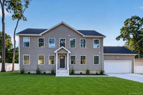 9 Oswego Place, West Babylon, NY, 11704 | Card Image