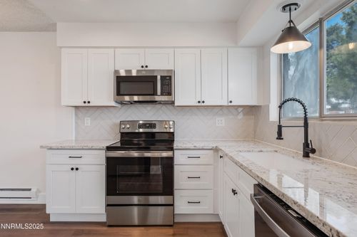 621 Smithridge Park, Reno, NV, 89502-5784 | Card Image