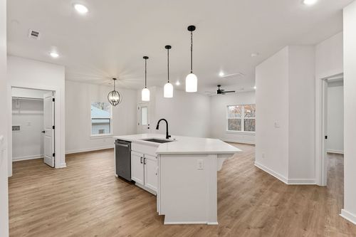 9 Lathrop Dr, Bella Vista, AR, 72715-5728 | Card Image