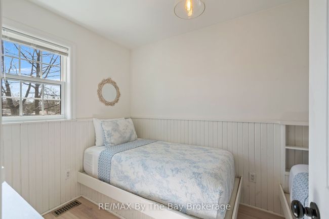 15 Baker St, House other with 4 bedrooms, 2 bathrooms and 4 parking in Wasaga Beach ON | Image 21