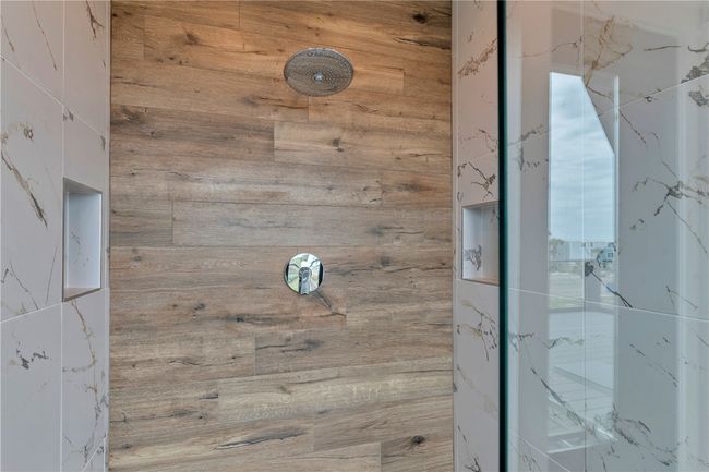 Upstairs shared shower. | Image 28