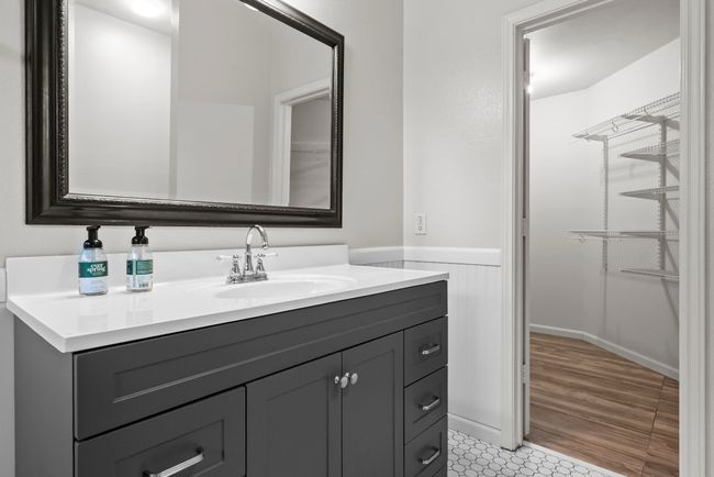 Primary Bath with walk-in closet | Image 13