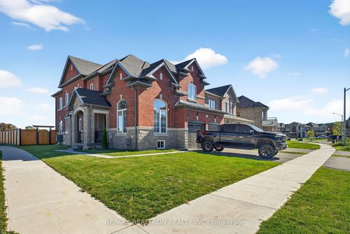 250 Ferragine Cres, Bradford, ON, L3Z4J8 | Card Image