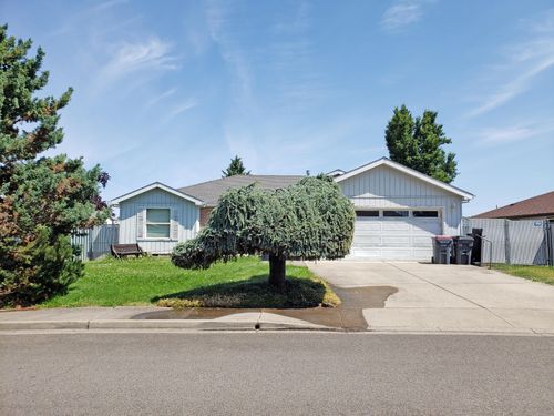 959 Westrop Dr, Central Point, OR, 97502-4840 | Card Image