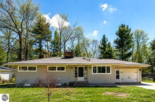 519 Woodland Dr, Traverse City, MI, 49686-3549 | Card Image