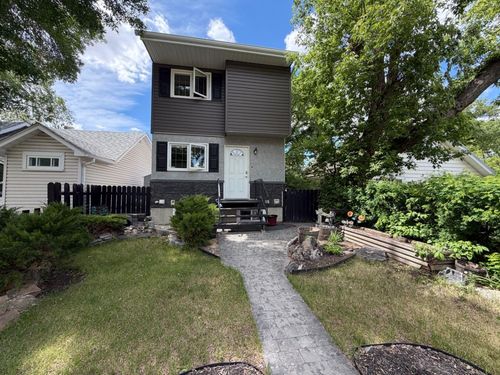 517 5 Street E, Drumheller, AB, T0J0Y4 | Card Image