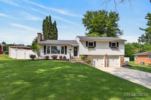 2165 Apple Ave Nw, Grand Rapids, MI, 49504-4711 | Card Image