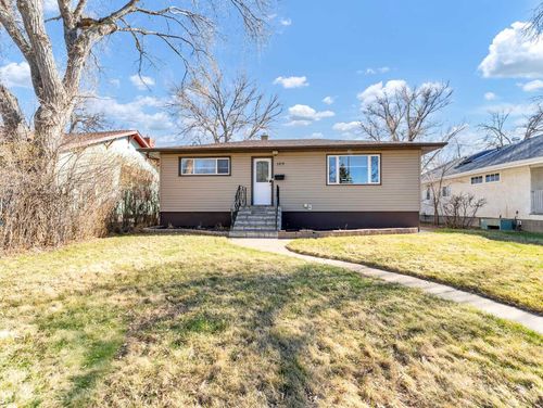 109 9 St Ne, Medicine Hat, AB, T1A5S2 | Card Image