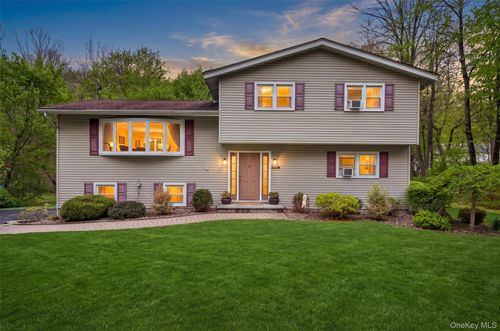 93 Dunderberg Rd, Central Valley, NY, 10917-3506 | Card Image