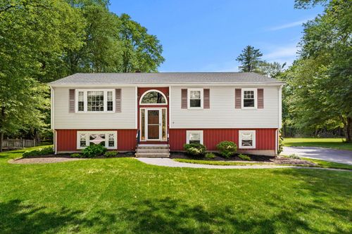 9 Quaker St, Newton, NH, 03858-3809 | Card Image